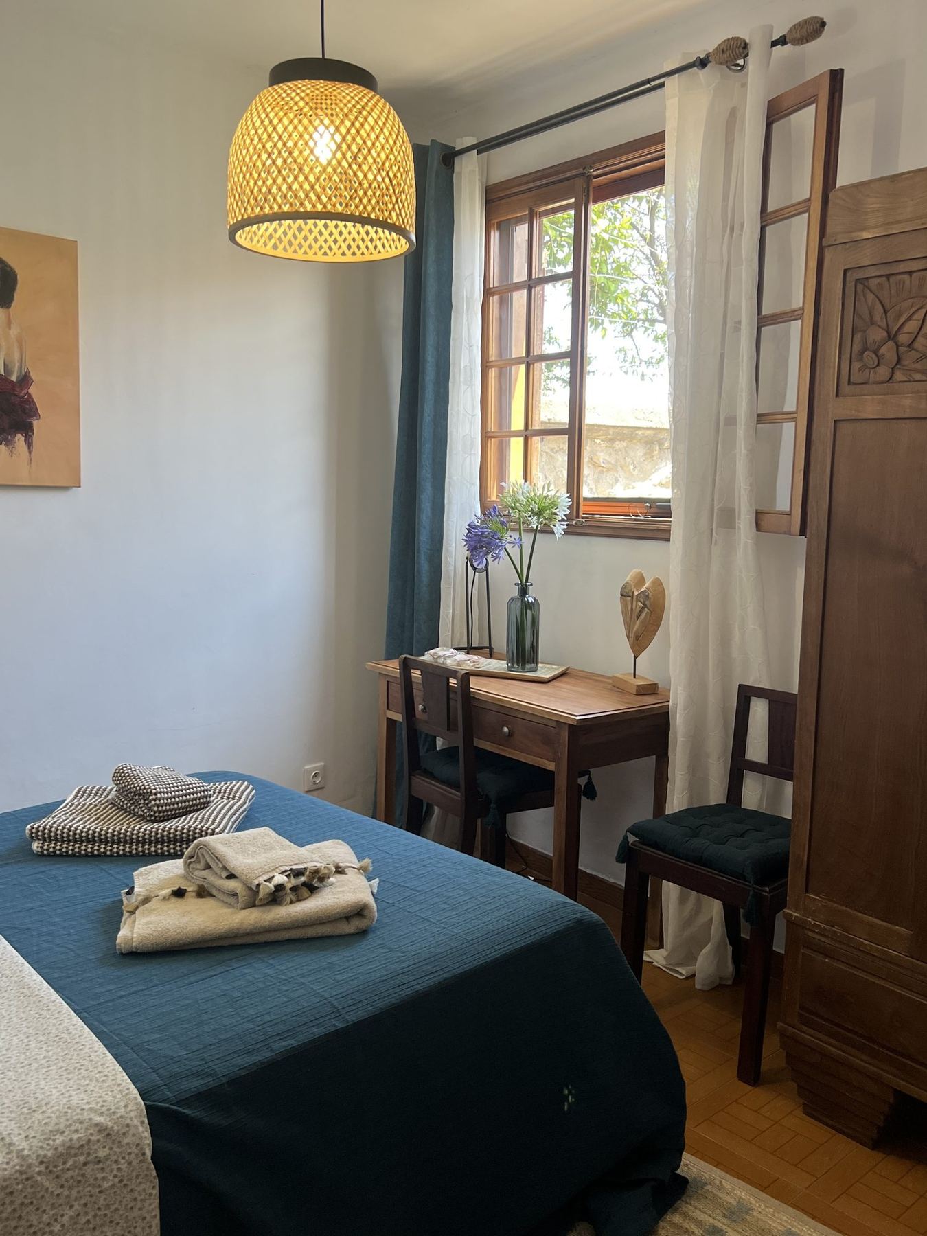 Zimmer Strelizia mit Schreibtisch und Blick über Funchal